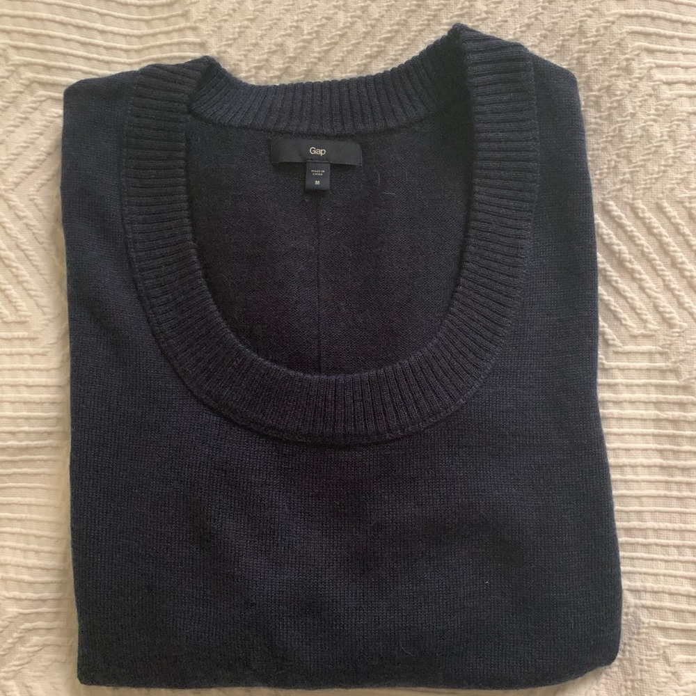 GAP sweater